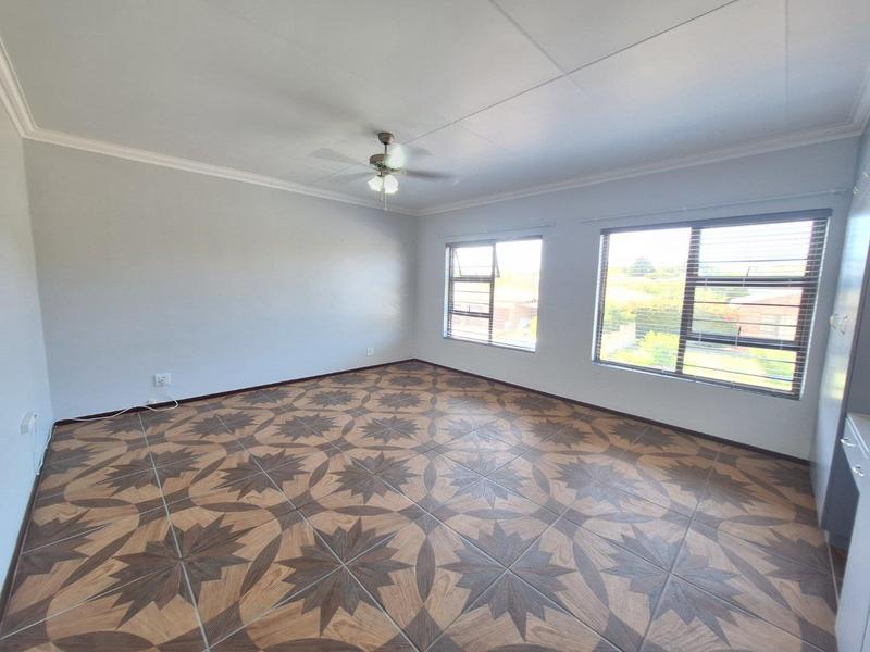 4 Bedroom Property for Sale in Fraaiuitsig Western Cape